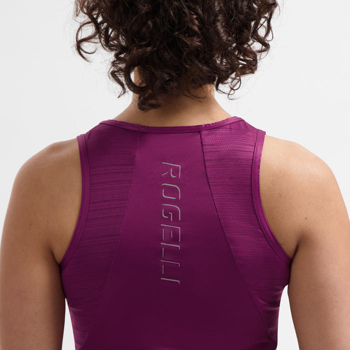 Detail van Rogelli Core mouwloos hardloopshirt dames cherry voorkant.