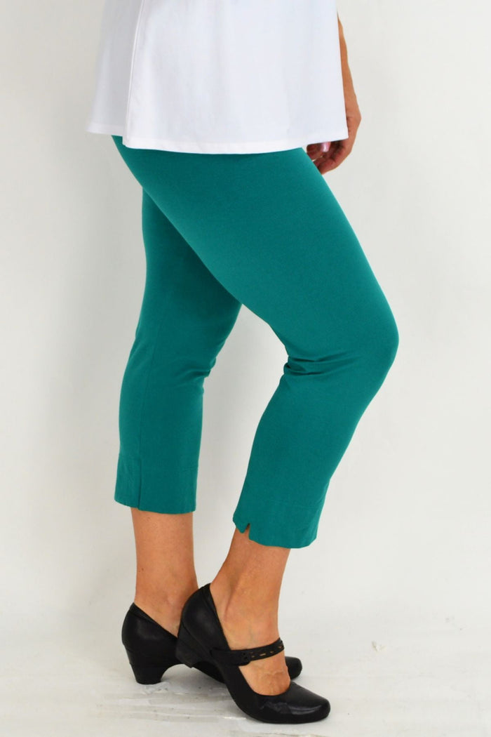 Jade green Kita Ku 3/4 leggings showing a close-up of soft, stretchy fabric and comfortable fit for active wear.