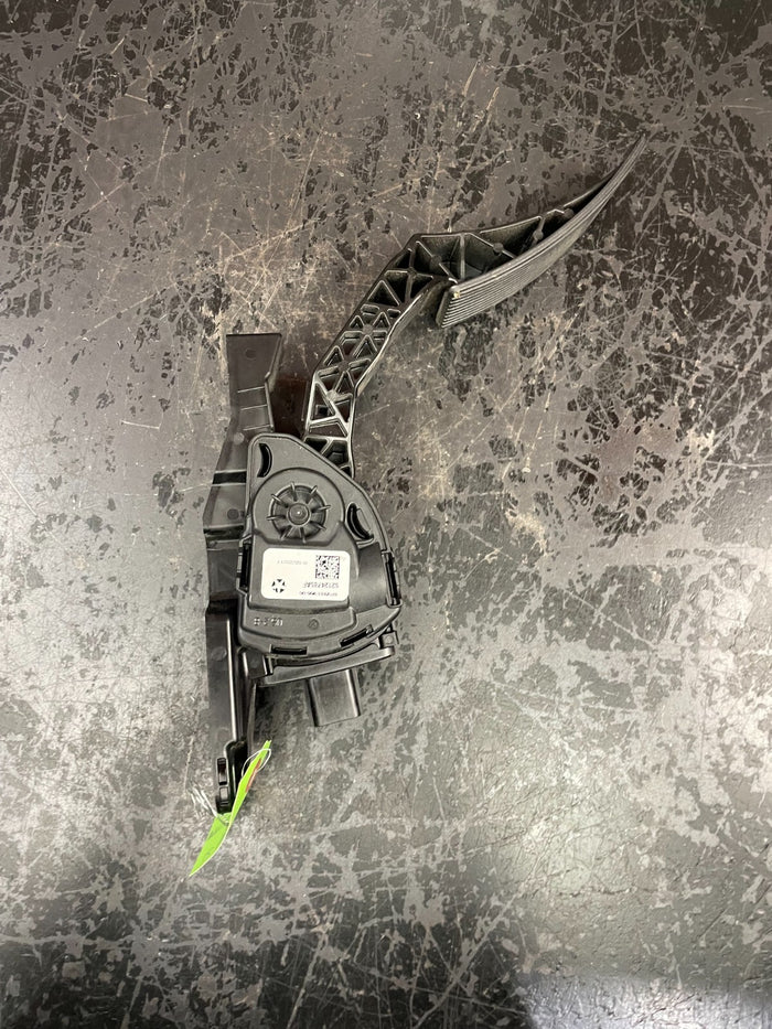 11-25 GRAND CHEROKEE DURANGO GAS ACCELERATOR THROTTLE PEDAL OEM 52124785AF