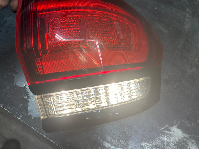 15-21 Jeep Grand Cherokee SRT Rear Right Tail Light  Assembly OEM 68142942AE