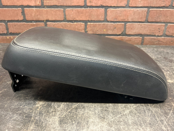 15-23 DODGE CHARGER SCAT PACK CENTER CONSOLE ARMREST ARM REST STORAGE LID