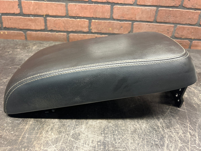 15-23 DODGE CHARGER SCAT PACK CENTER CONSOLE ARMREST ARM REST STORAGE LID
