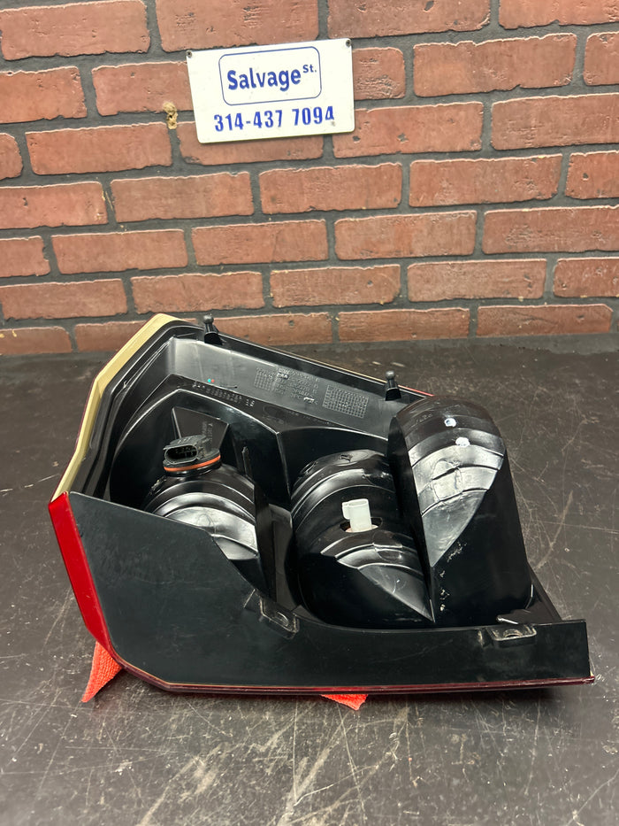 2008-2009 Dodge Caliber Driver Left Side Tail Light Taillight Assembly OEM