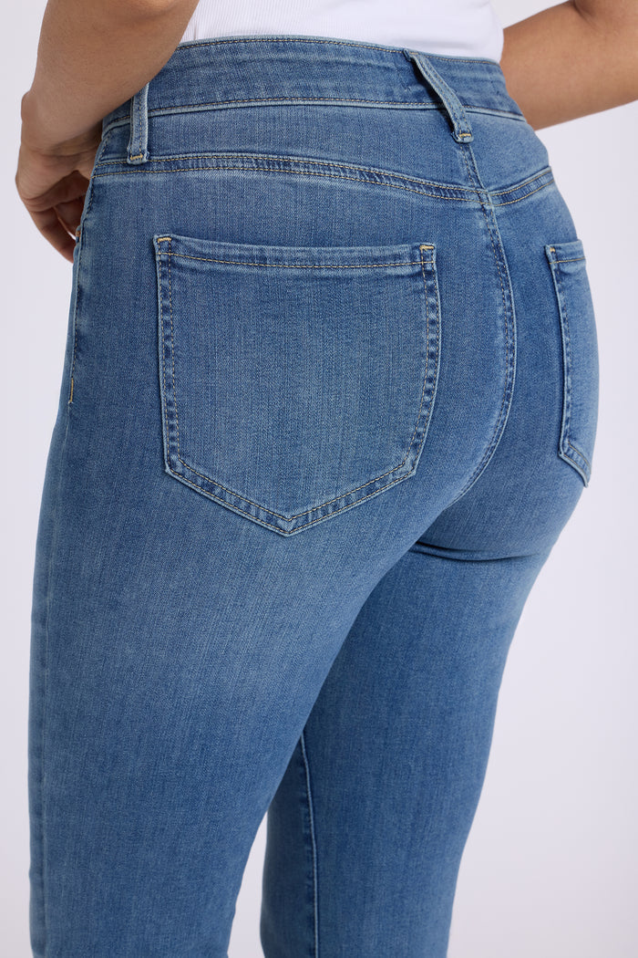 Barbara Bootcut Jeans In Petite - Redwood