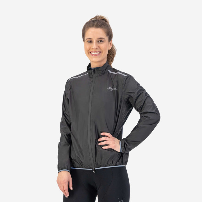 Rogelli Essential regenjack dames zwart gedragen voorkant.