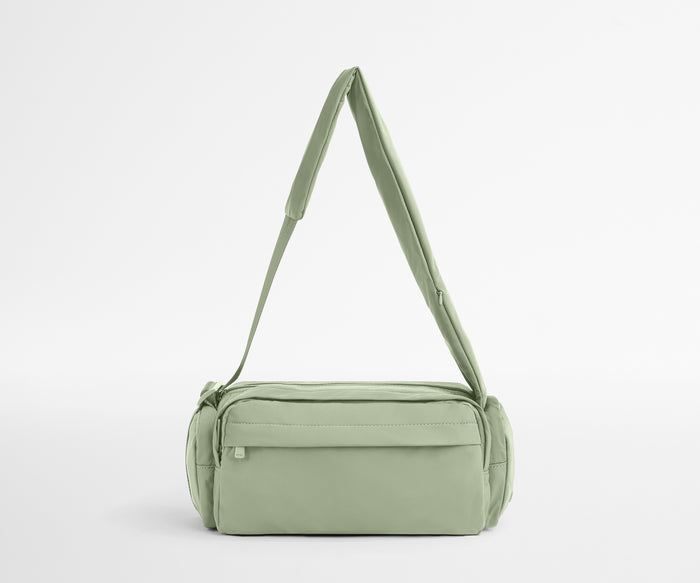 Front view of the Featherlight Cargo Pack with the handle up
