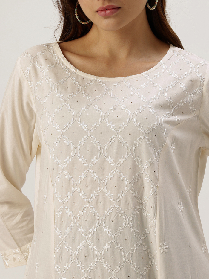 Ivory Round Neck Embroidery Kurta