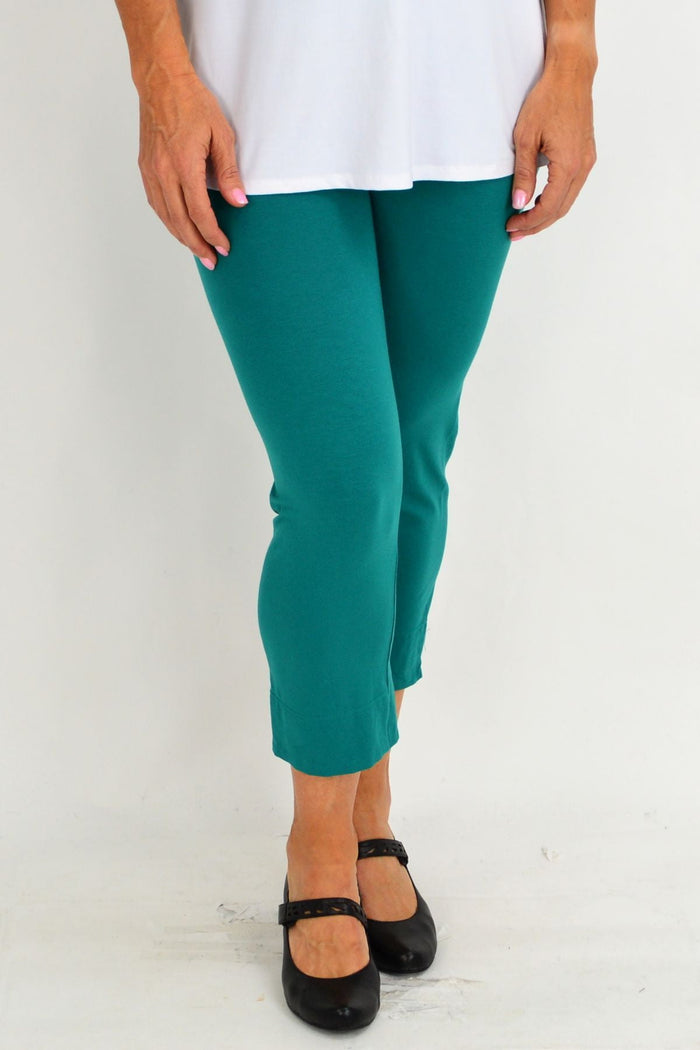 Jade green Kita Ku 3/4 leggings featuring a fitted design and comfortable stretch fabric, ideal for active wear or casual style.