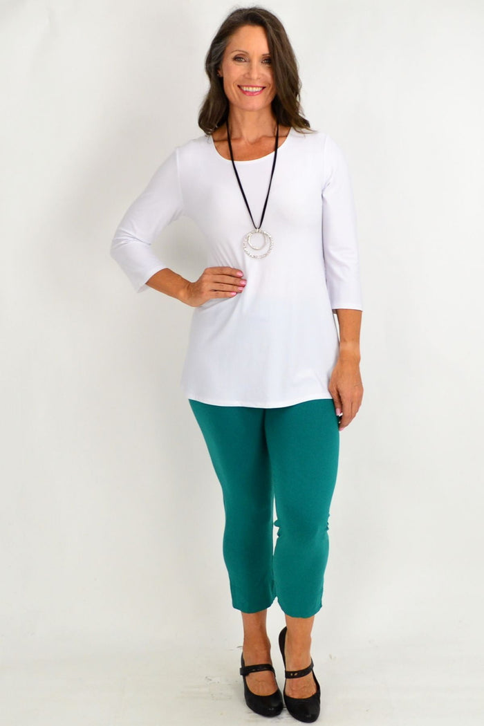 Jade green Kita Ku 3/4 leggings featuring a comfortable fit and stylish design, perfect for active or casual wear.