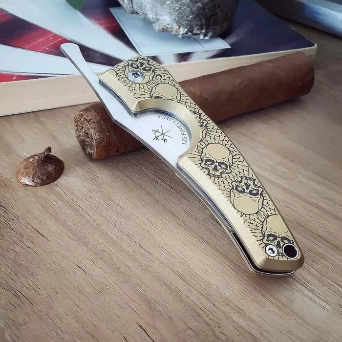 Les Fines Lames Cigar Cutter Le Petit Brass Skulls - CC0203003