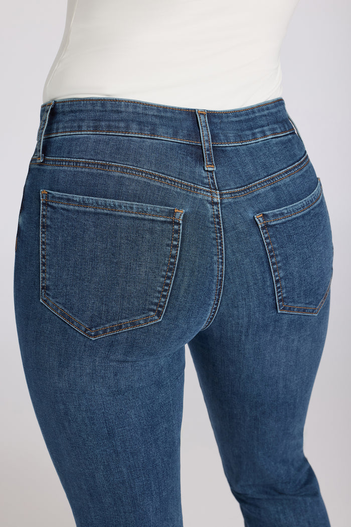 Marilyn Straight Crop Jeans In Petite - Sunset Villa