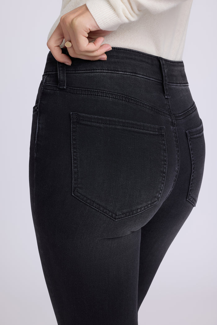 Marilyn Straight Jeans In Petite - Helleborus