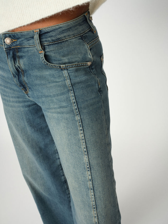 Modelshot / Vintage Blue / Detail