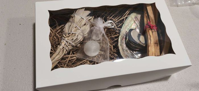 Earthstore® Smudge Kit incl Abalone, white sage, Palo Santo, selenite and incense sticks
