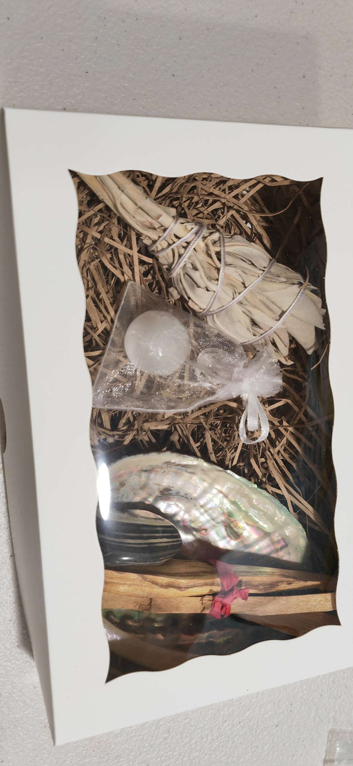 Earthstore® Smudge Kit incl Abalone, white sage, Palo Santo, selenite and incense sticks