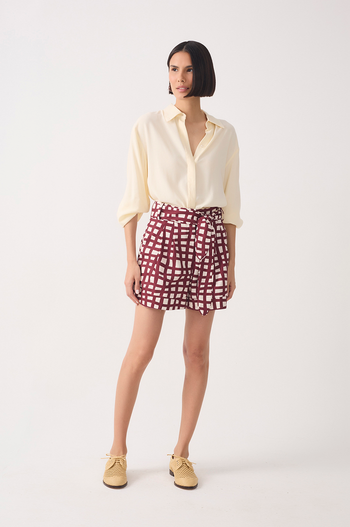 Wine Trama Pockets Belted Shorts_2