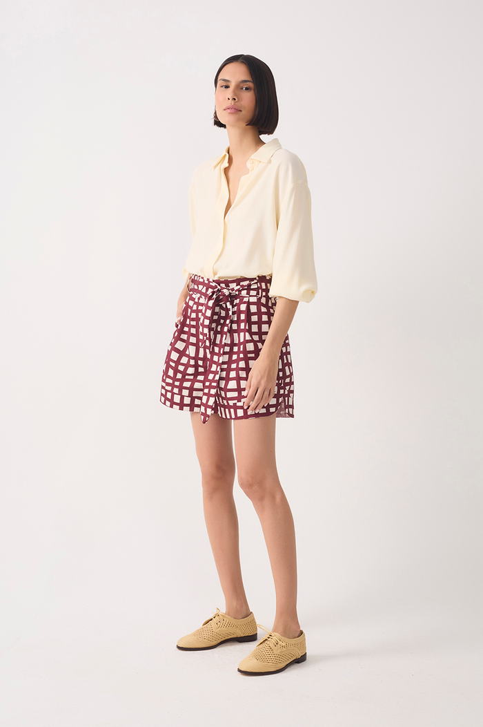 Wine Trama Pockets Belted Shorts_3